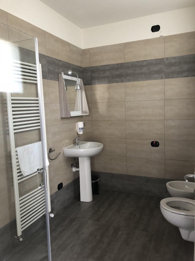 Cascina Monte Diviso Hostel Галарате Екстериор снимка