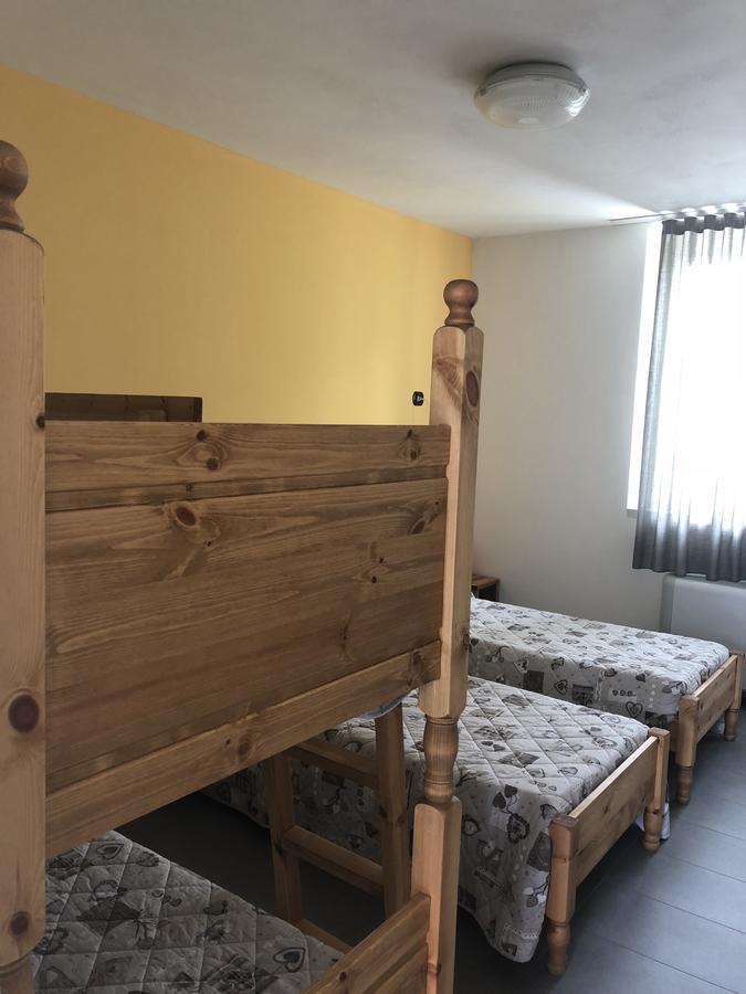 Cascina Monte Diviso Hostel Галарате Екстериор снимка