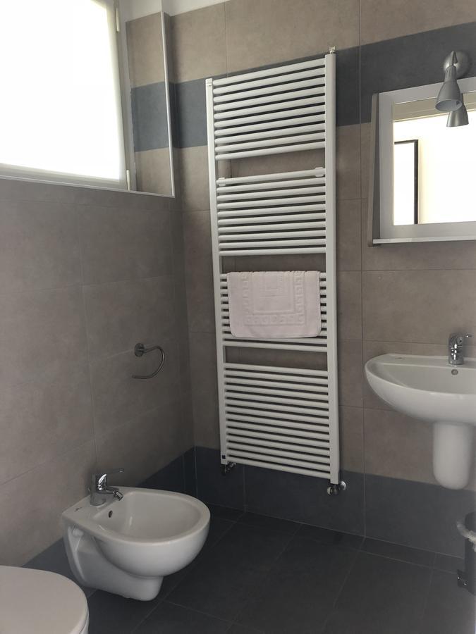 Cascina Monte Diviso Hostel Галарате Екстериор снимка
