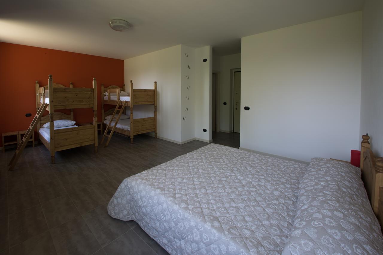 Cascina Monte Diviso Hostel Галарате Екстериор снимка