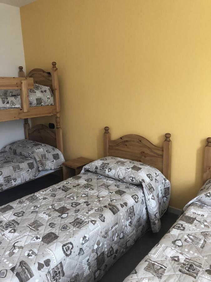 Cascina Monte Diviso Hostel Галарате Екстериор снимка