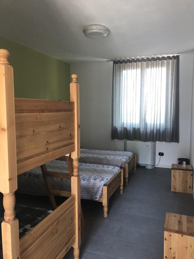 Cascina Monte Diviso Hostel Галарате Екстериор снимка