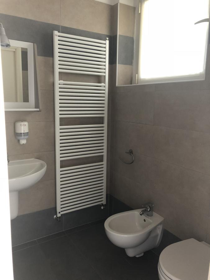 Cascina Monte Diviso Hostel Галарате Екстериор снимка