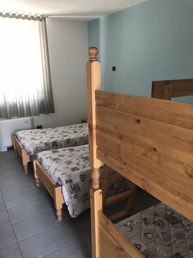 Cascina Monte Diviso Hostel Галарате Екстериор снимка